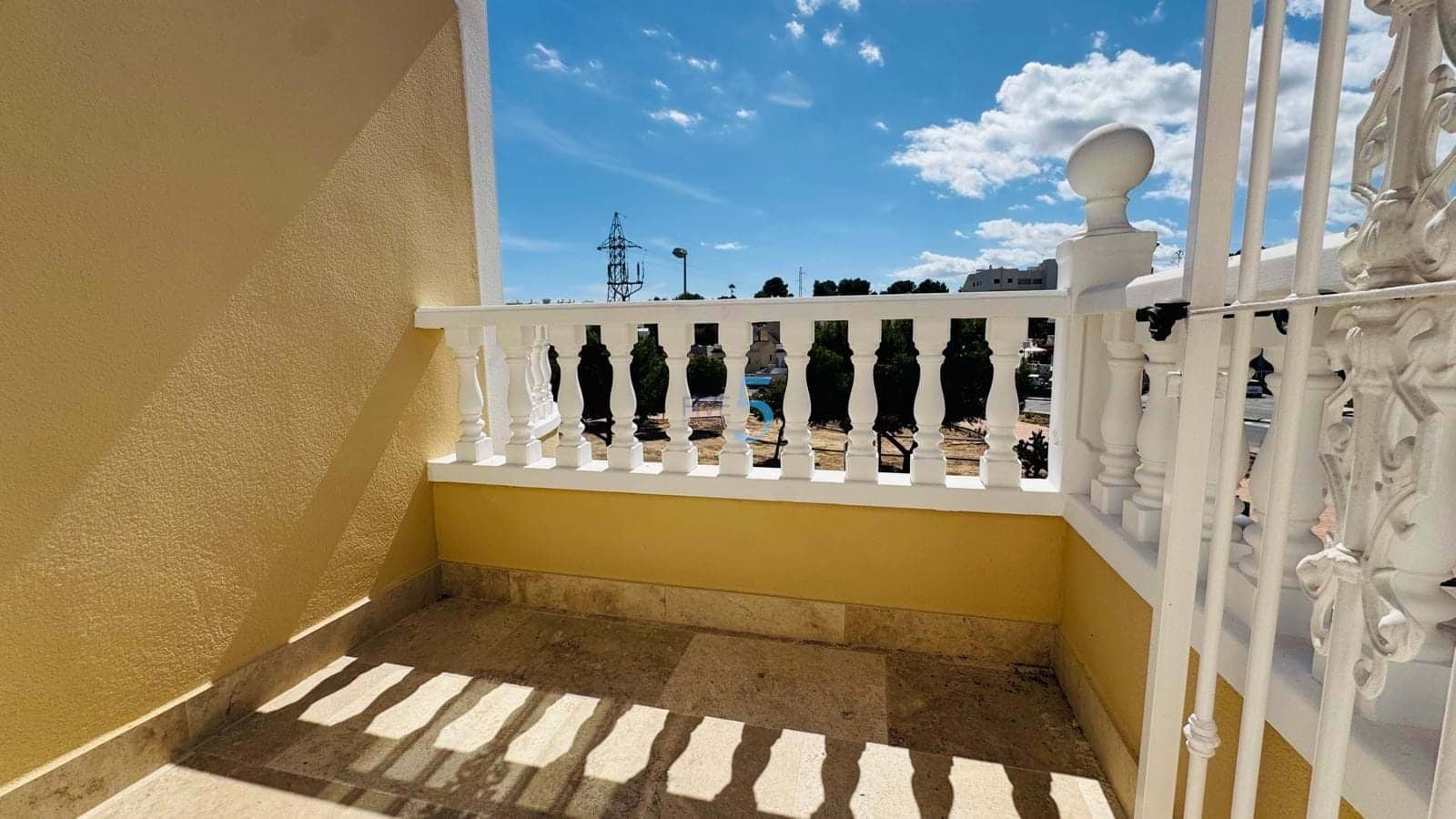 3 bedroom Villa for sale in Villamartin with pool garage - € 250,000 (Ref: 9261923)