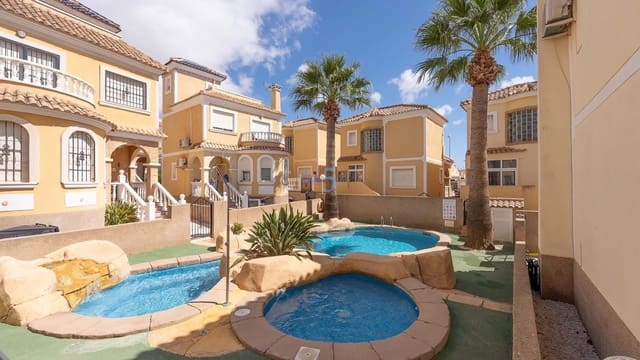 3 soveværelse Villa til salg i Villamartin, Orihuela med swimmingpool garage - € 250.000 (Ref: 9261923)