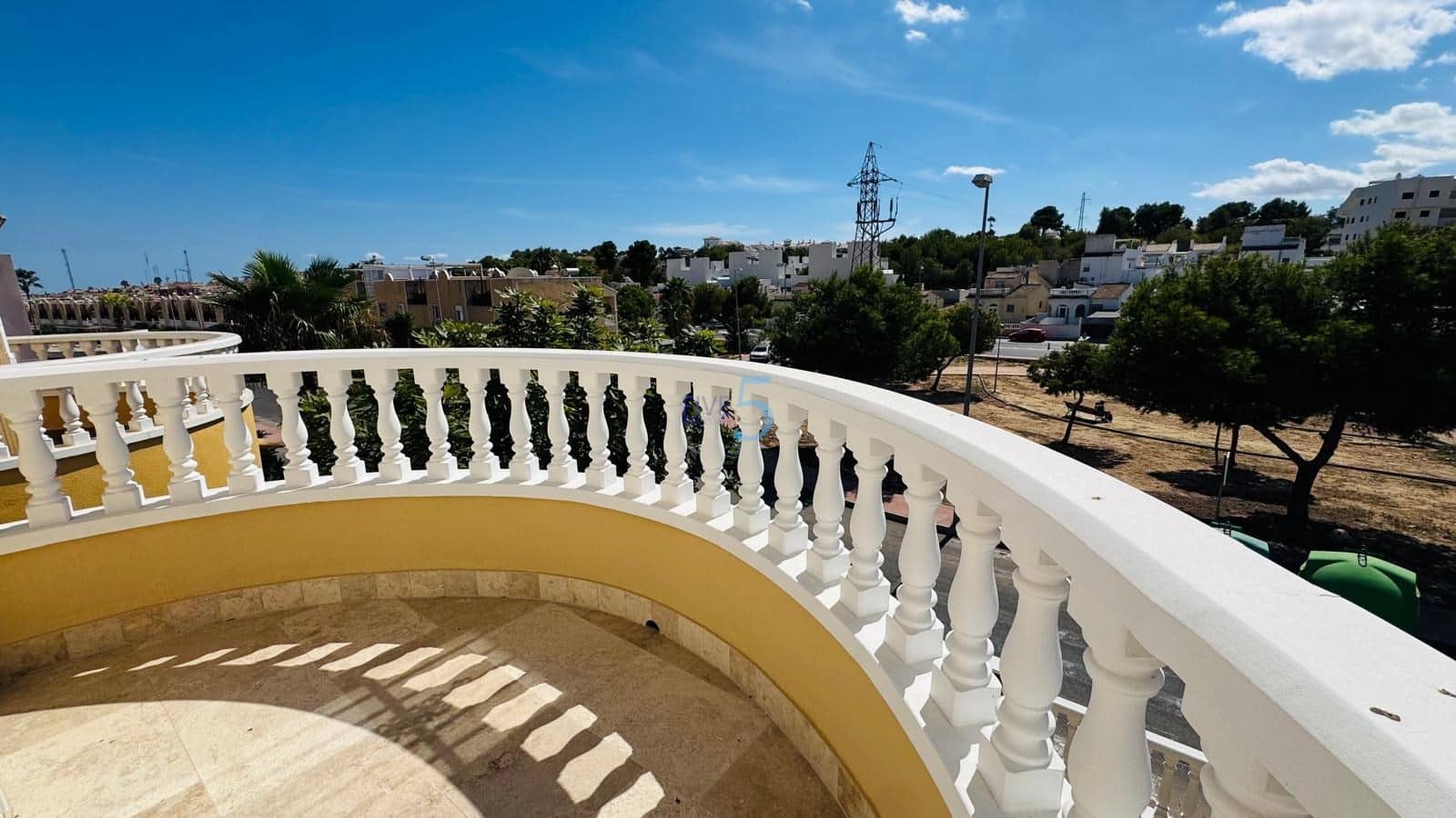 3 bedroom Villa for sale in Villamartin with pool garage - € 250,000 (Ref: 9261923)