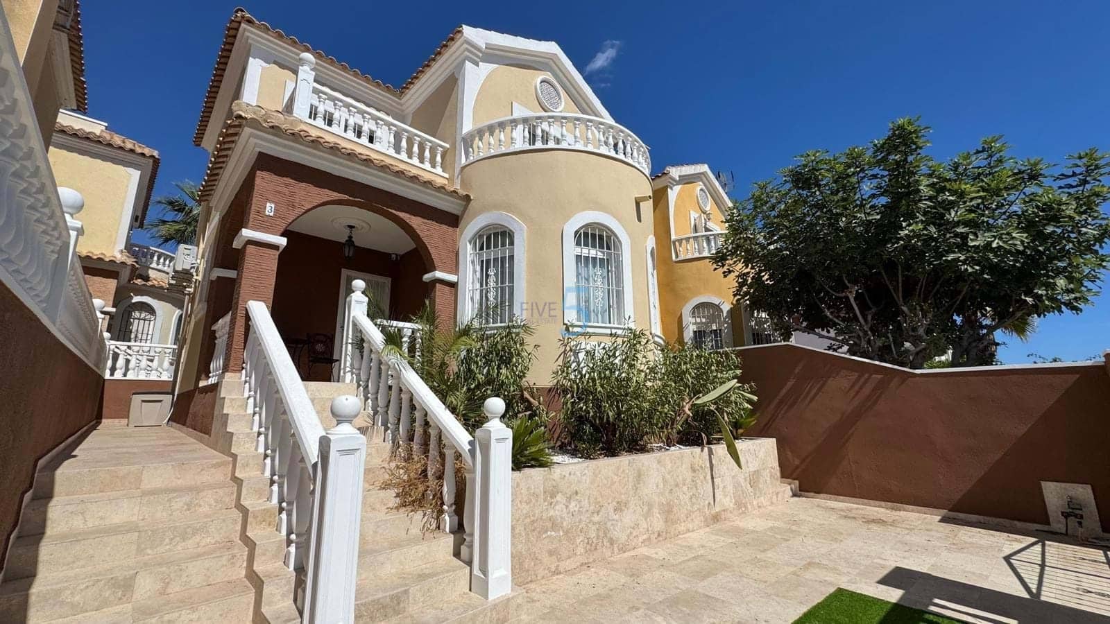 3 bedroom Villa for sale in Villamartin with pool garage - € 250,000 (Ref: 9261923)