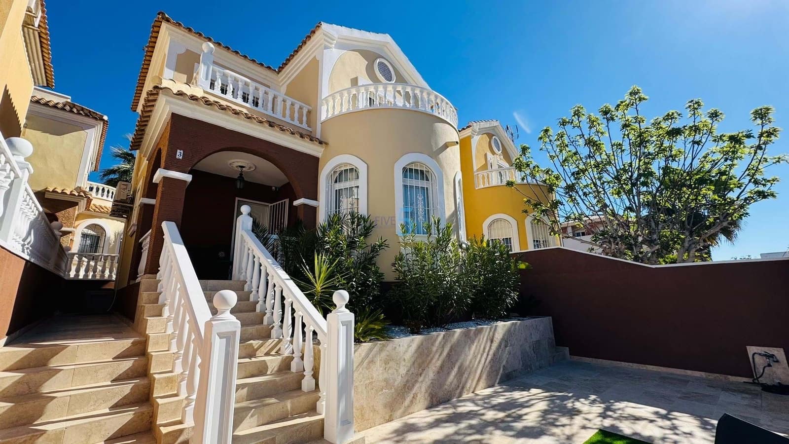 3 sypialnia Willa na sprzedaż w Villamartin z basenem garażem - 299 000 € (Ref: 9261923)