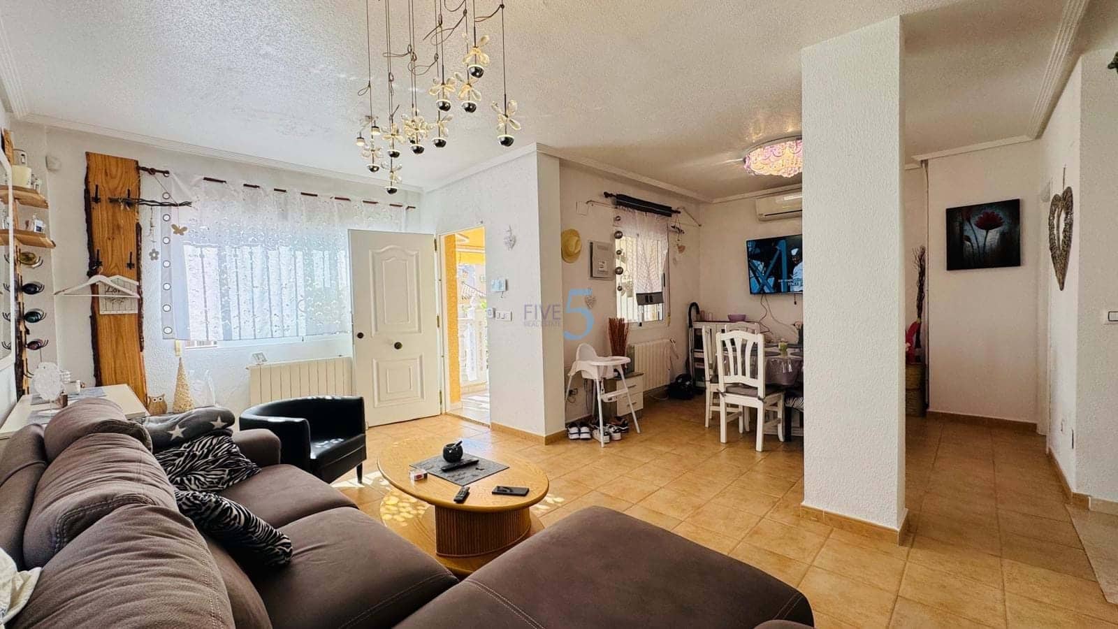 3 bedroom Villa for sale in Villamartin with pool garage - € 270,000 (Ref: 9271964)