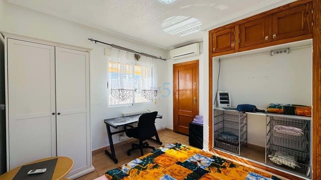 3 bedroom Villa for sale in Villamartin, Orihuela with pool garage - € 270,000 (Ref: 9271964)