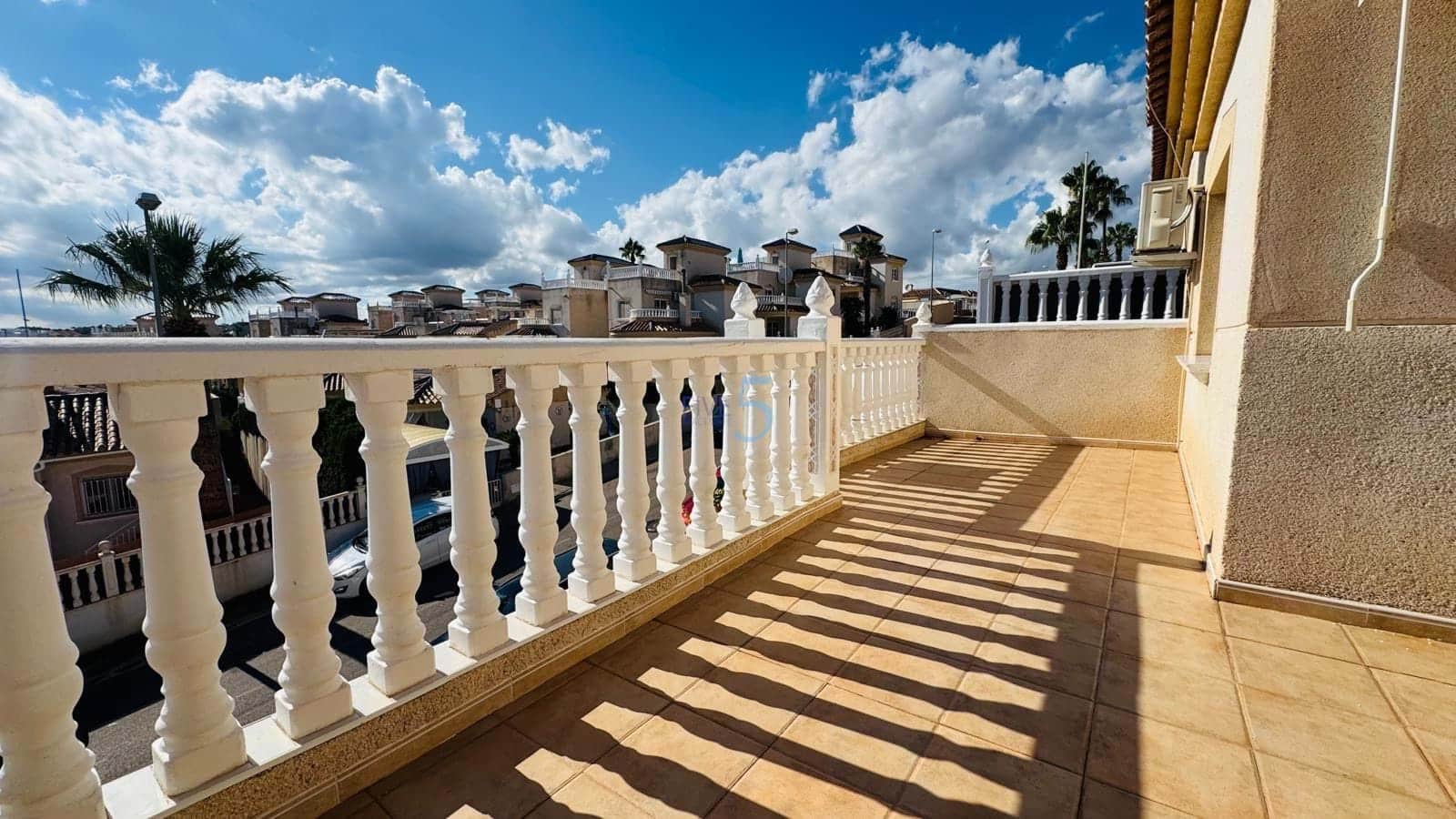 3 bedroom Villa for sale in Villamartin with pool garage - € 270,000 (Ref: 9271964)