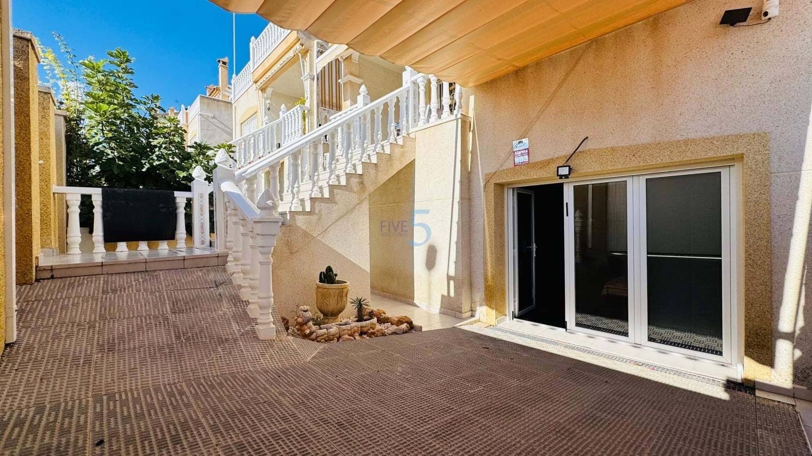 3 bedroom Villa for sale in Villamartin with pool garage - € 270,000 (Ref: 9271964)