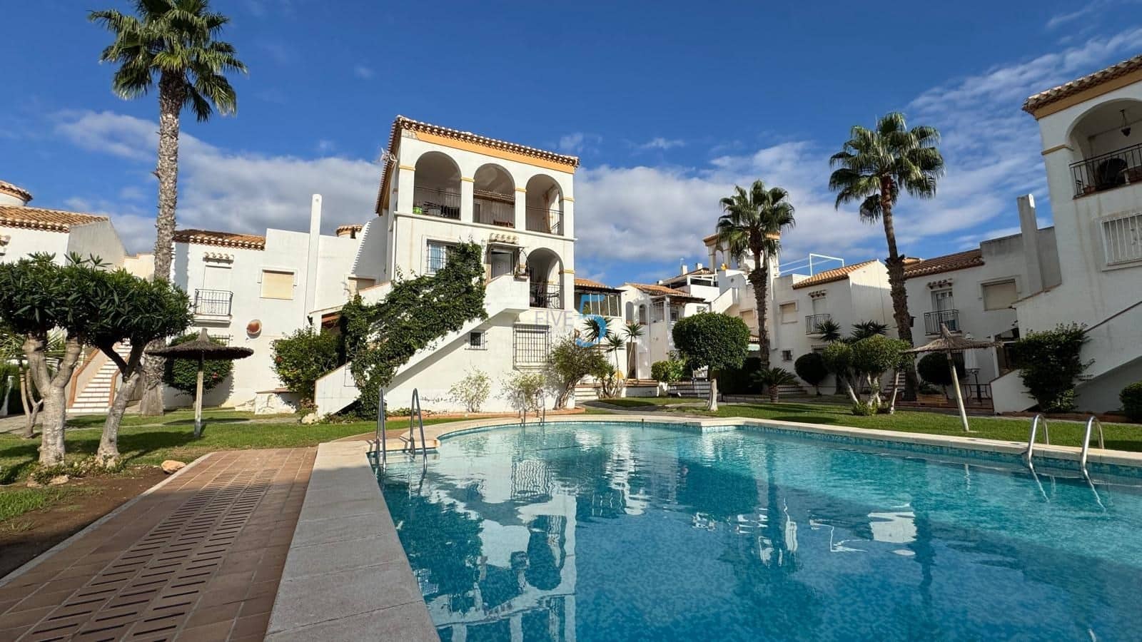 Apartamento de 3 habitaciones en Playa Flamenca en venta con piscina - 269.000 € (Ref: 9275394)