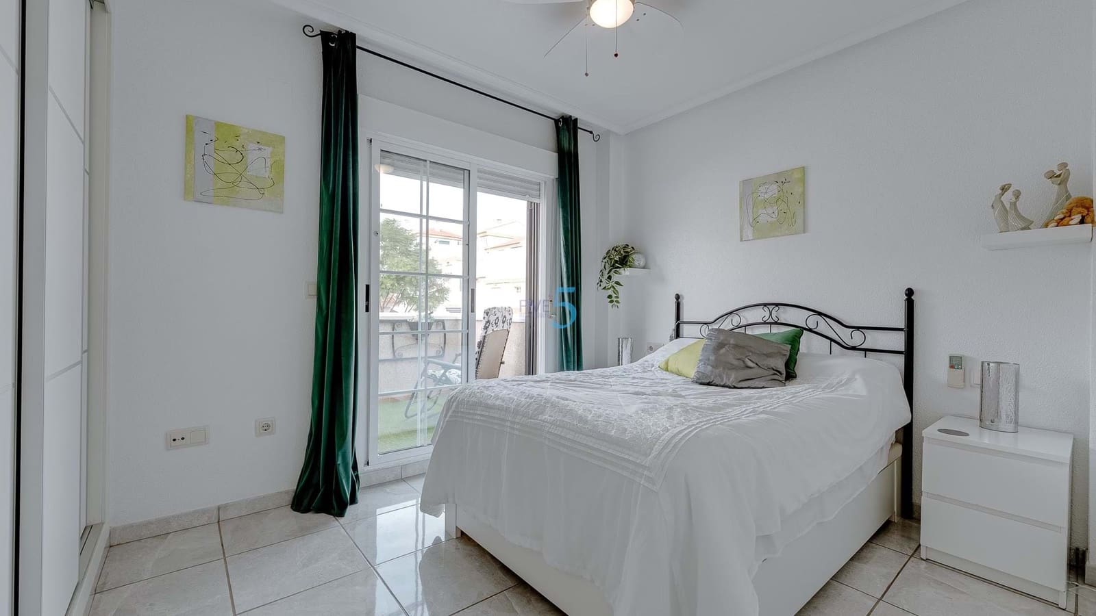 3 chambre Appartement à vendre à Guardamar del Segura avec piscine garage - 175 000 € (Ref: 9279894)