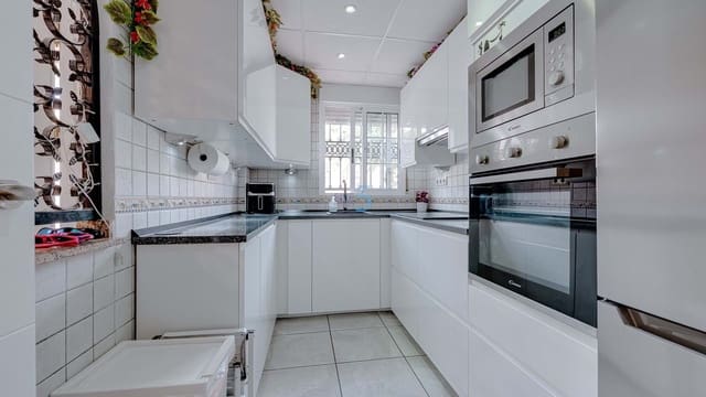 3 chambre Appartement à vendre à Guardamar del Segura avec piscine garage - 175 000 € (Ref: 9279894)