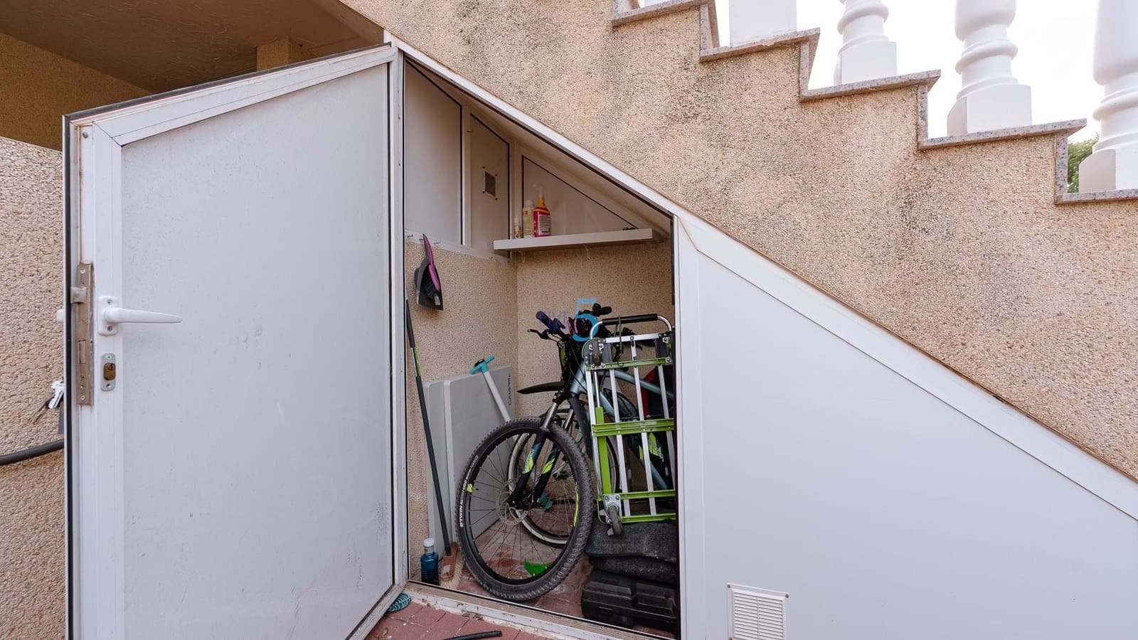 3 chambre Appartement à vendre à Guardamar del Segura avec piscine garage - 175 000 € (Ref: 9279894)