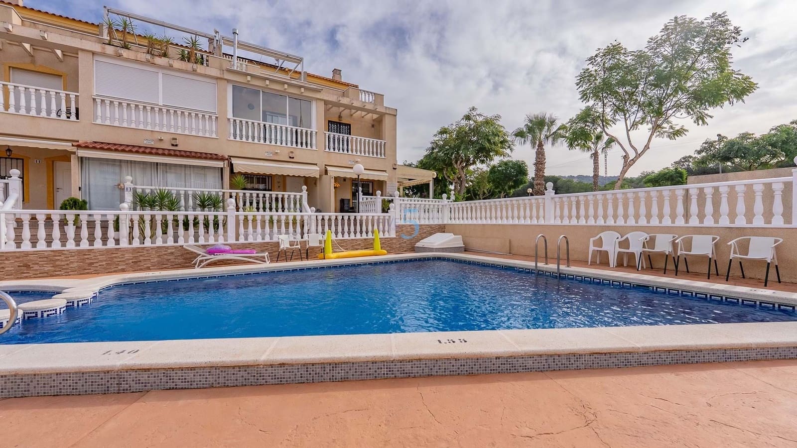 3 chambre Appartement à vendre à Guardamar del Segura avec piscine garage - 175 000 € (Ref: 9279894)