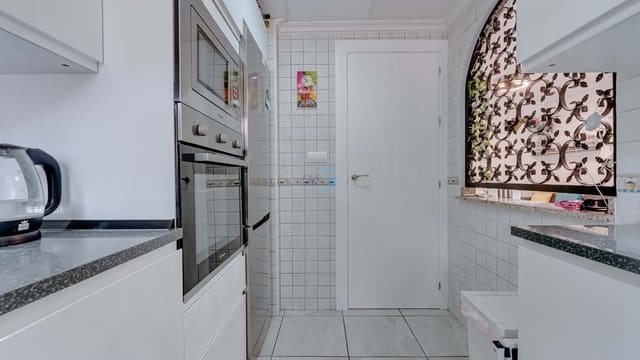3 chambre Appartement à vendre à Guardamar del Segura avec piscine garage - 175 000 € (Ref: 9279894)
