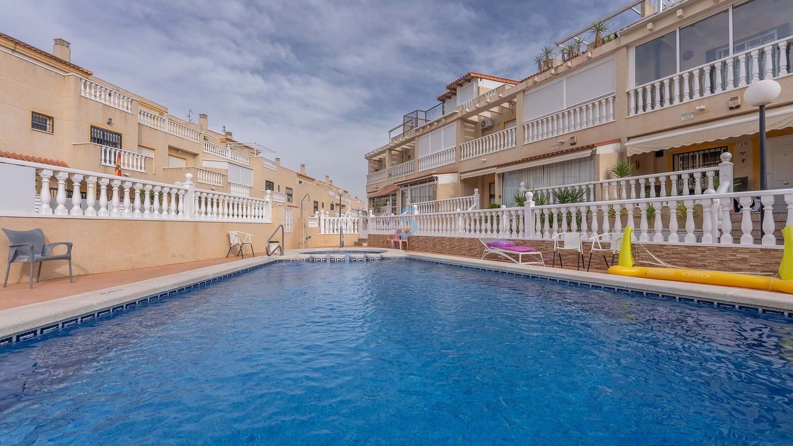 3 chambre Appartement à vendre à Guardamar del Segura avec piscine garage - 175 000 € (Ref: 9279894)