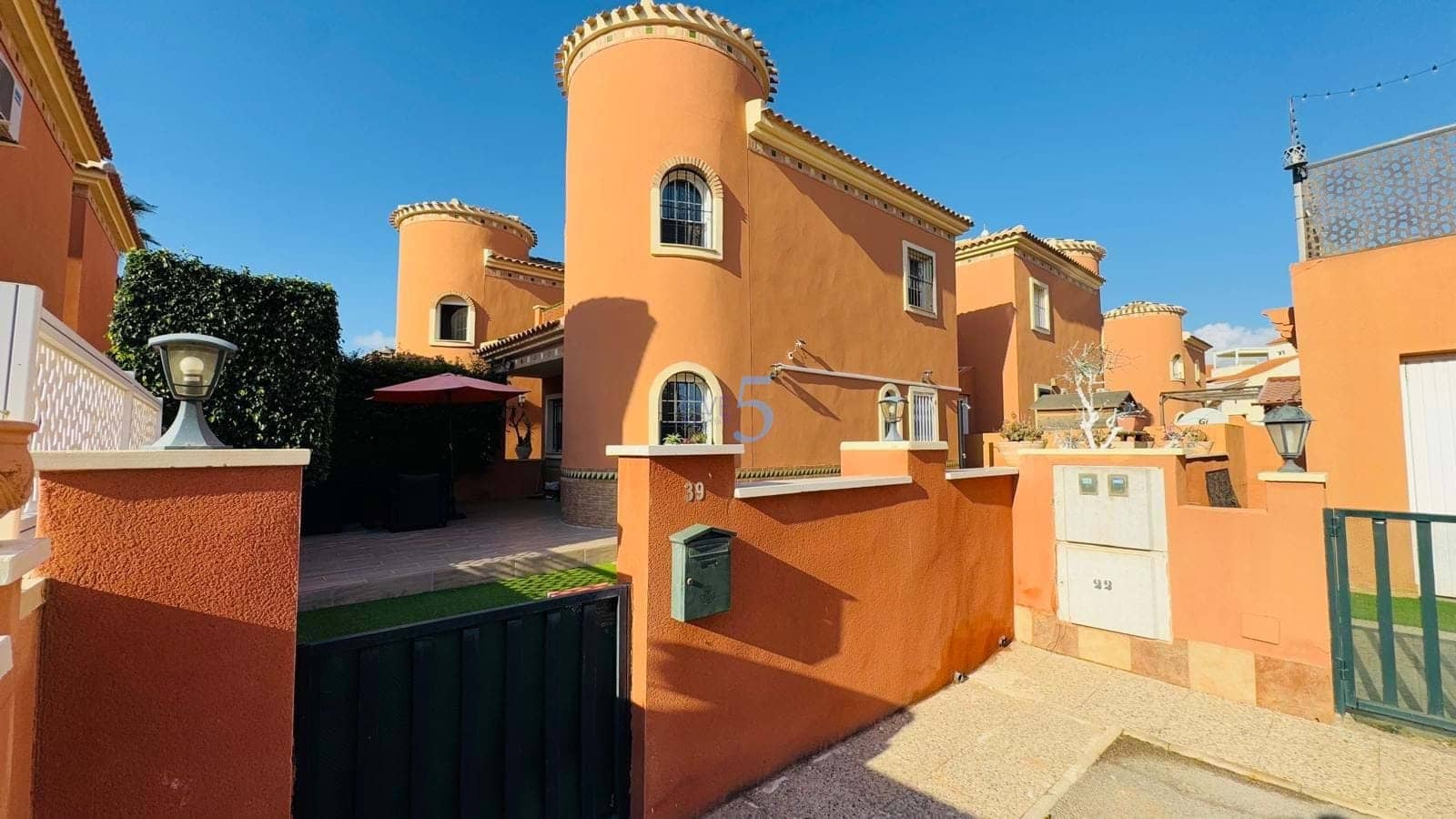 3 chambre Villa/Maison à vendre à Playa Flamenca avec piscine - 269 000 € (Ref: 9283066)