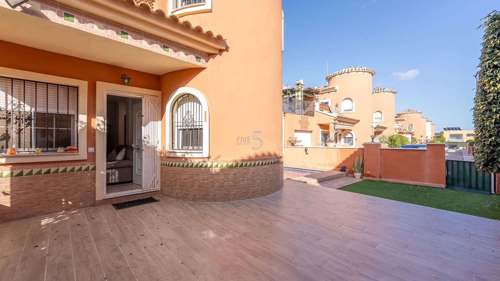 3 makuuhuone Huvila myytävänä paikassa Playa Flamenca mukana uima-altaan - 269 000 € (Ref: 9283066)