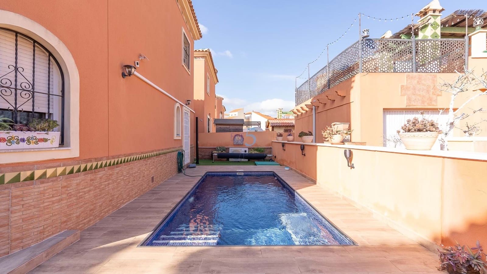 3 makuuhuone Huvila myytävänä paikassa Playa Flamenca mukana uima-altaan - 269 000 € (Ref: 9283066)