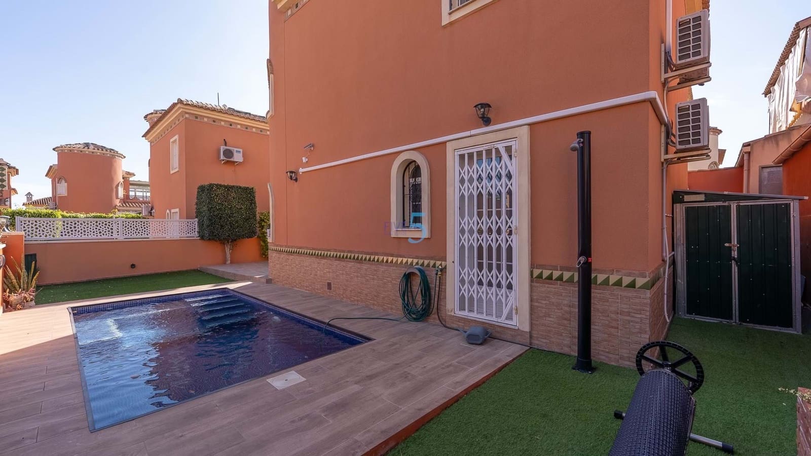 3 makuuhuone Huvila myytävänä paikassa Playa Flamenca mukana uima-altaan - 269 000 € (Ref: 9283066)