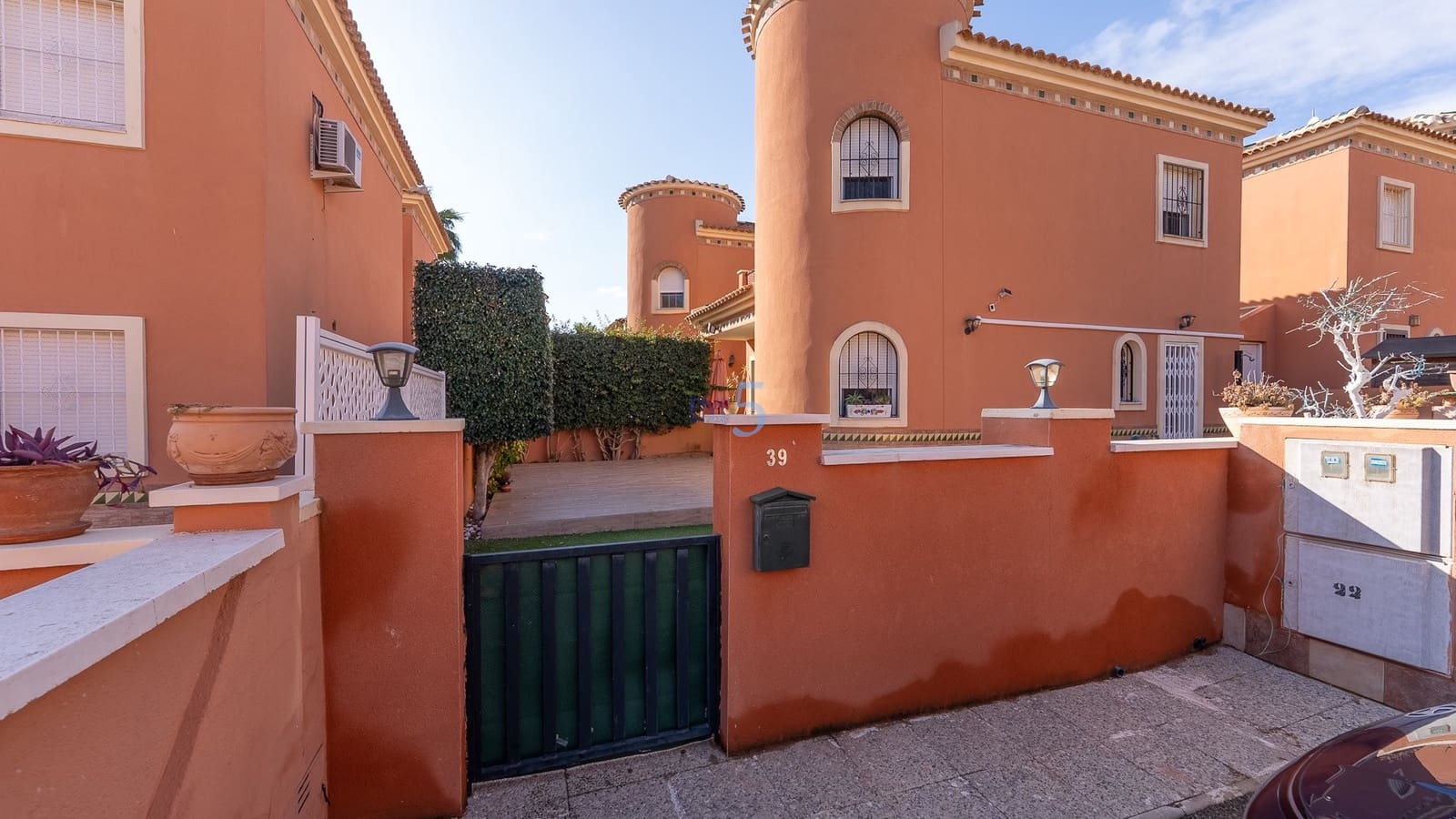 3 makuuhuone Huvila myytävänä paikassa Playa Flamenca mukana uima-altaan - 269 000 € (Ref: 9283066)