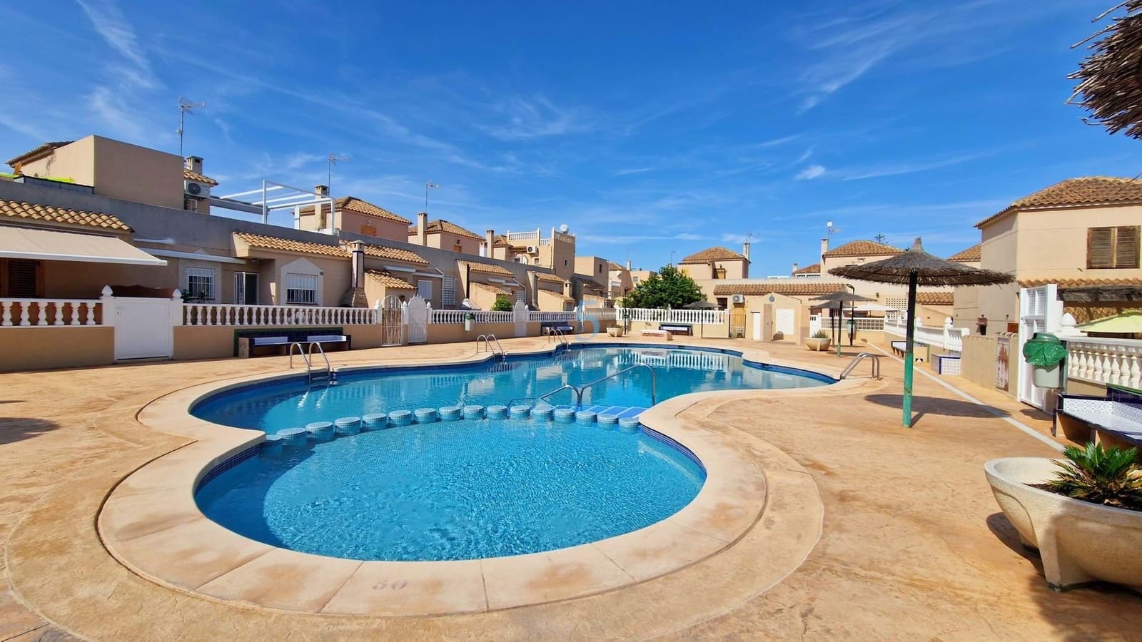 2 soveværelse Byhus til salg i Los Altos med swimmingpool garage - € 174.950 (Ref: 9289587)