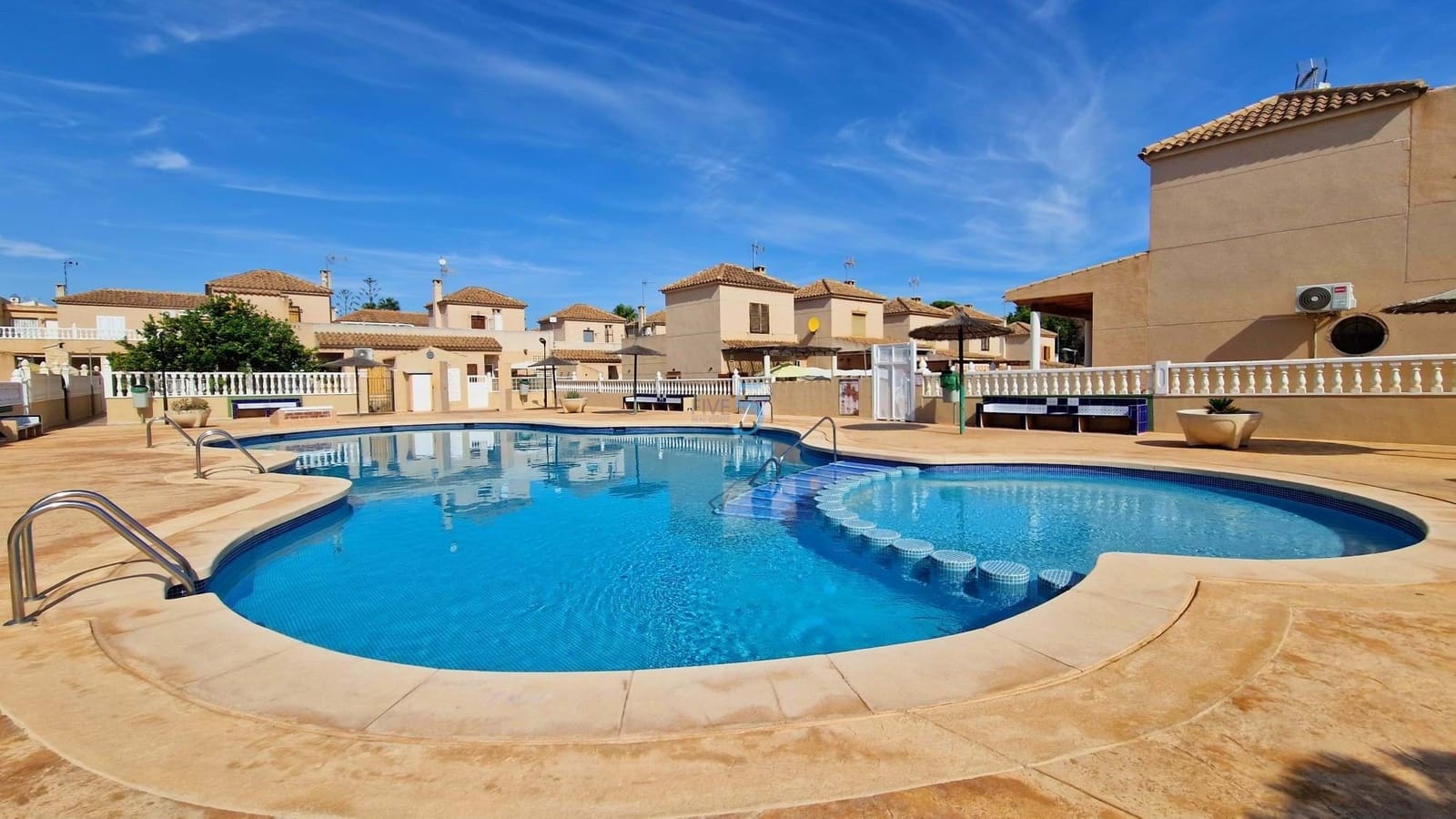 2 soveværelse Byhus til salg i Los Altos med swimmingpool garage - € 174.950 (Ref: 9289587)