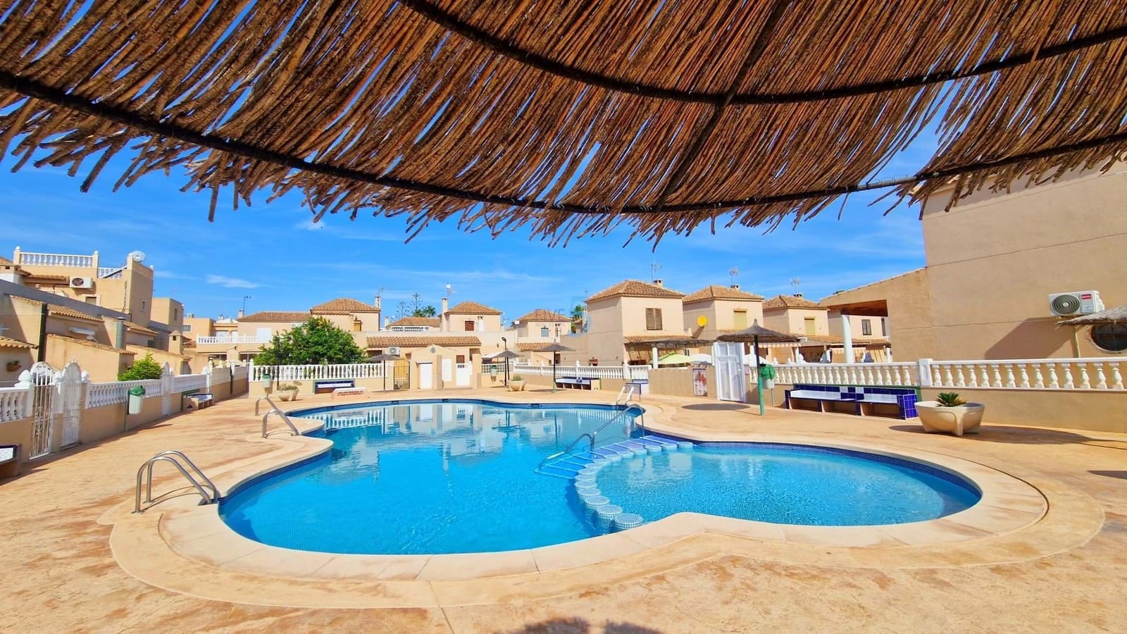 2 soveværelse Byhus til salg i Los Altos med swimmingpool garage - € 174.950 (Ref: 9289587)