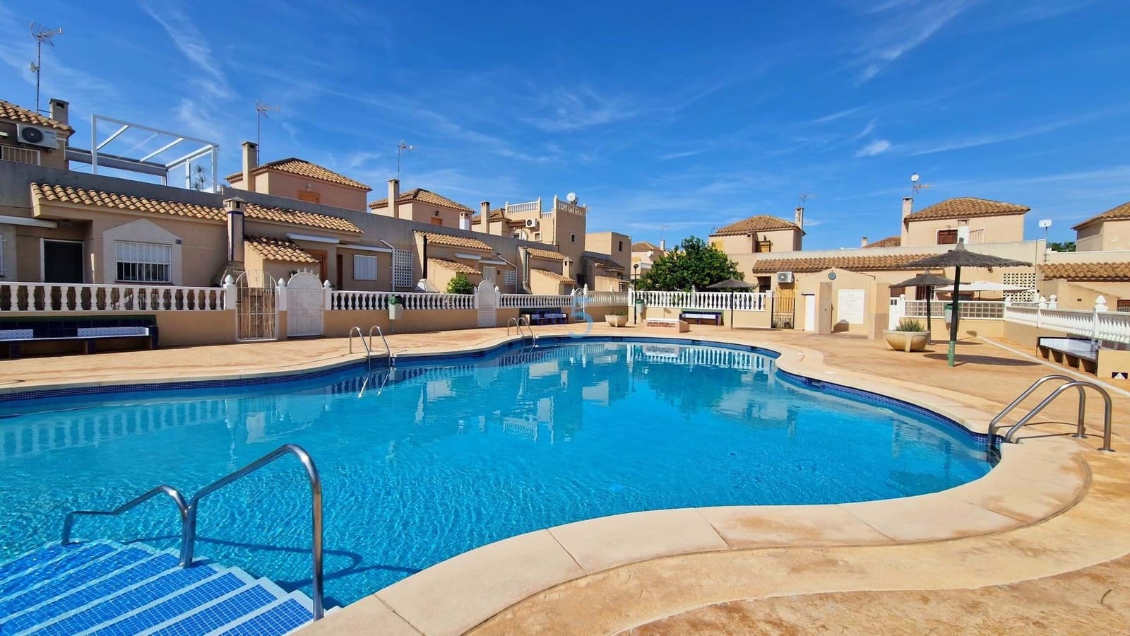 2 soveværelse Byhus til salg i Los Altos med swimmingpool garage - € 174.950 (Ref: 9289587)