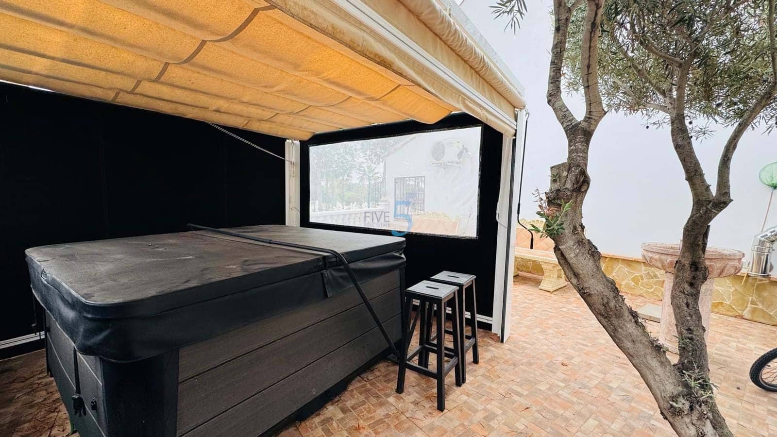 4 quarto Moradia para venda em Villamartin com piscina garagem - 770 000 € (Ref: 9293802)