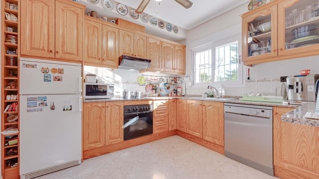 3 chambre Villa/Maison à vendre à Playa Flamenca, Orihuela avec piscine garage - 570 000 € (Ref: 9301894)