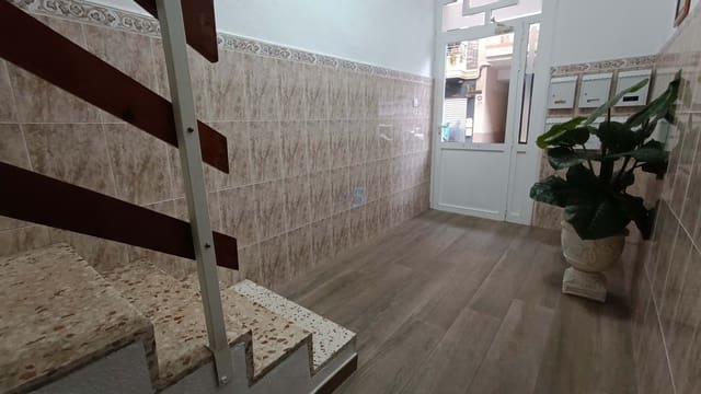 Apartamento de 4 habitaciones en Torrevieja en venta con garaje - 175.000 € (Ref: 9303859)