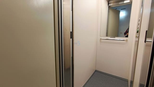 Apartamento de 4 habitaciones en Torrevieja en venta con garaje - 175.000 € (Ref: 9303859)