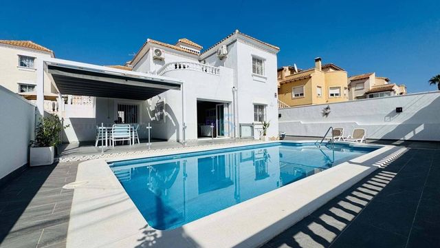 3 chambre Villa/Maison à vendre à Villamartin, Orihuela avec piscine garage - 465 000 € (Ref: 9311616)