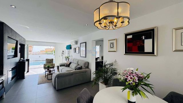 3 chambre Villa/Maison à vendre à Villamartin, Orihuela avec piscine garage - 465 000 € (Ref: 9311616)