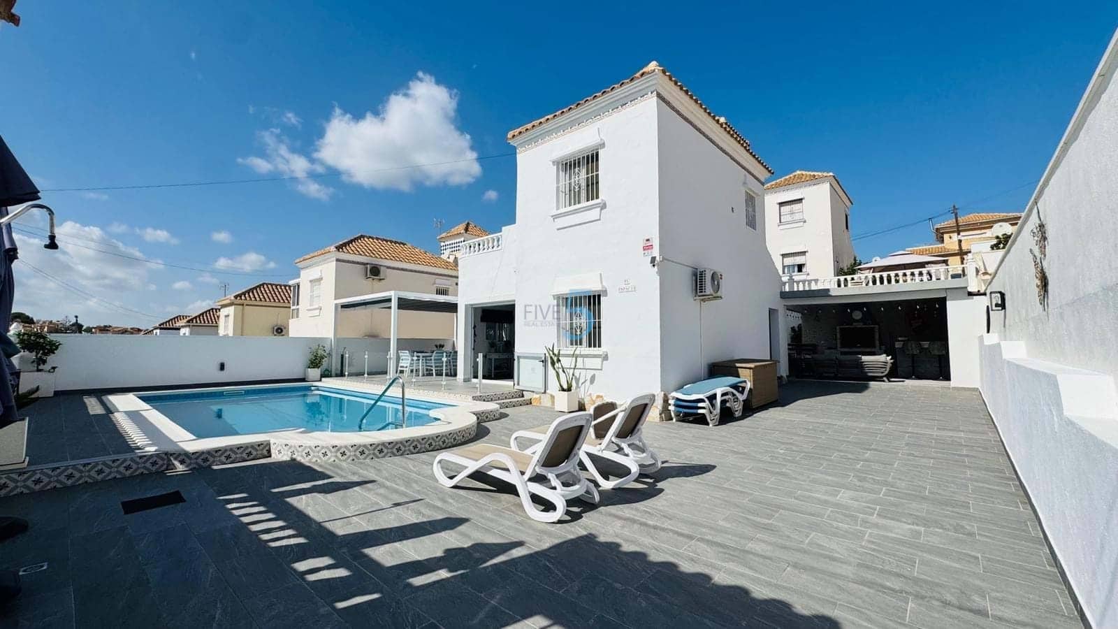 3 chambre Villa/Maison à vendre à Villamartin avec piscine garage - 465 000 € (Ref: 9311616)