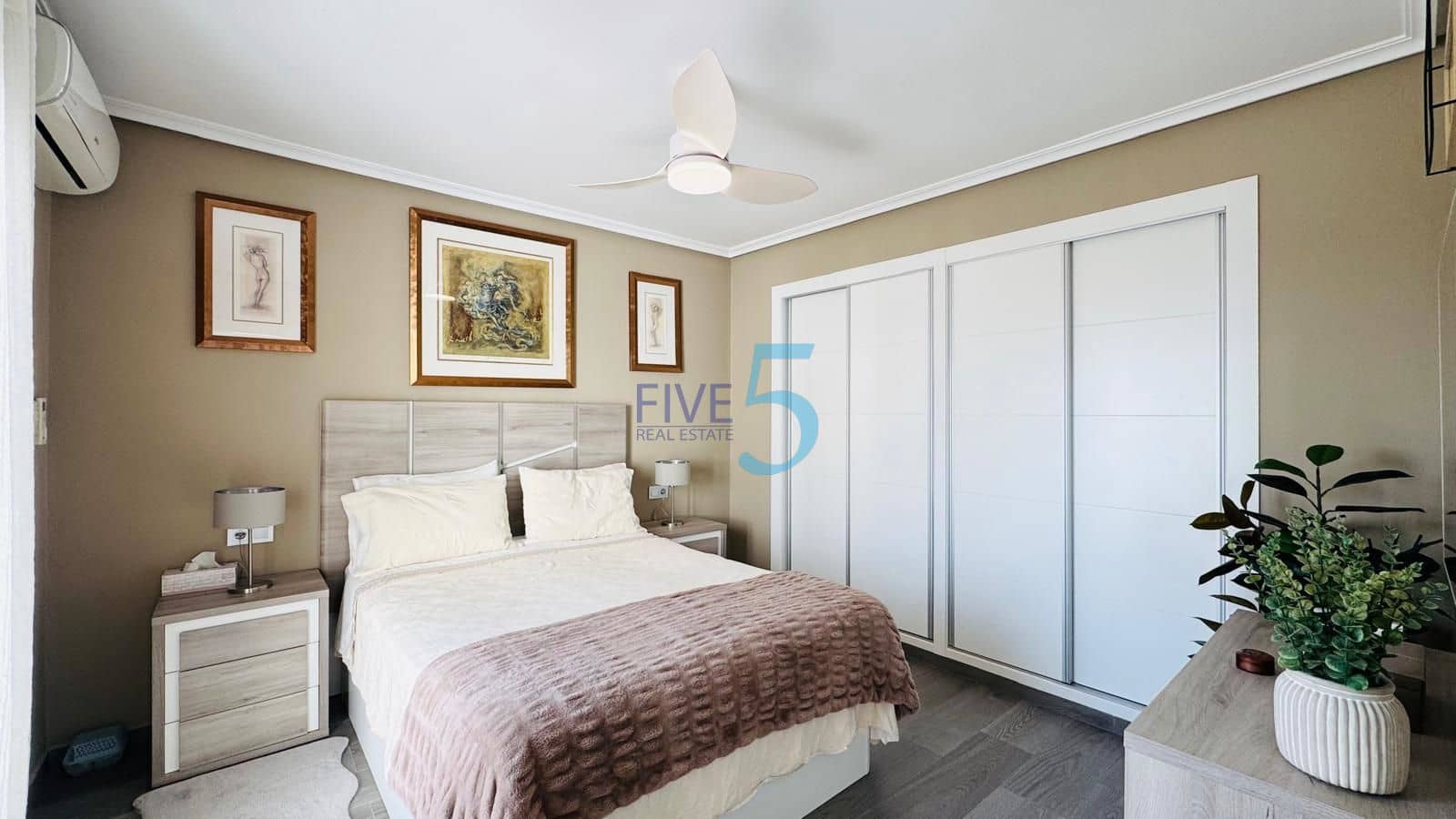 3 chambre Villa/Maison à vendre à Villamartin avec piscine garage - 465 000 € (Ref: 9311616)