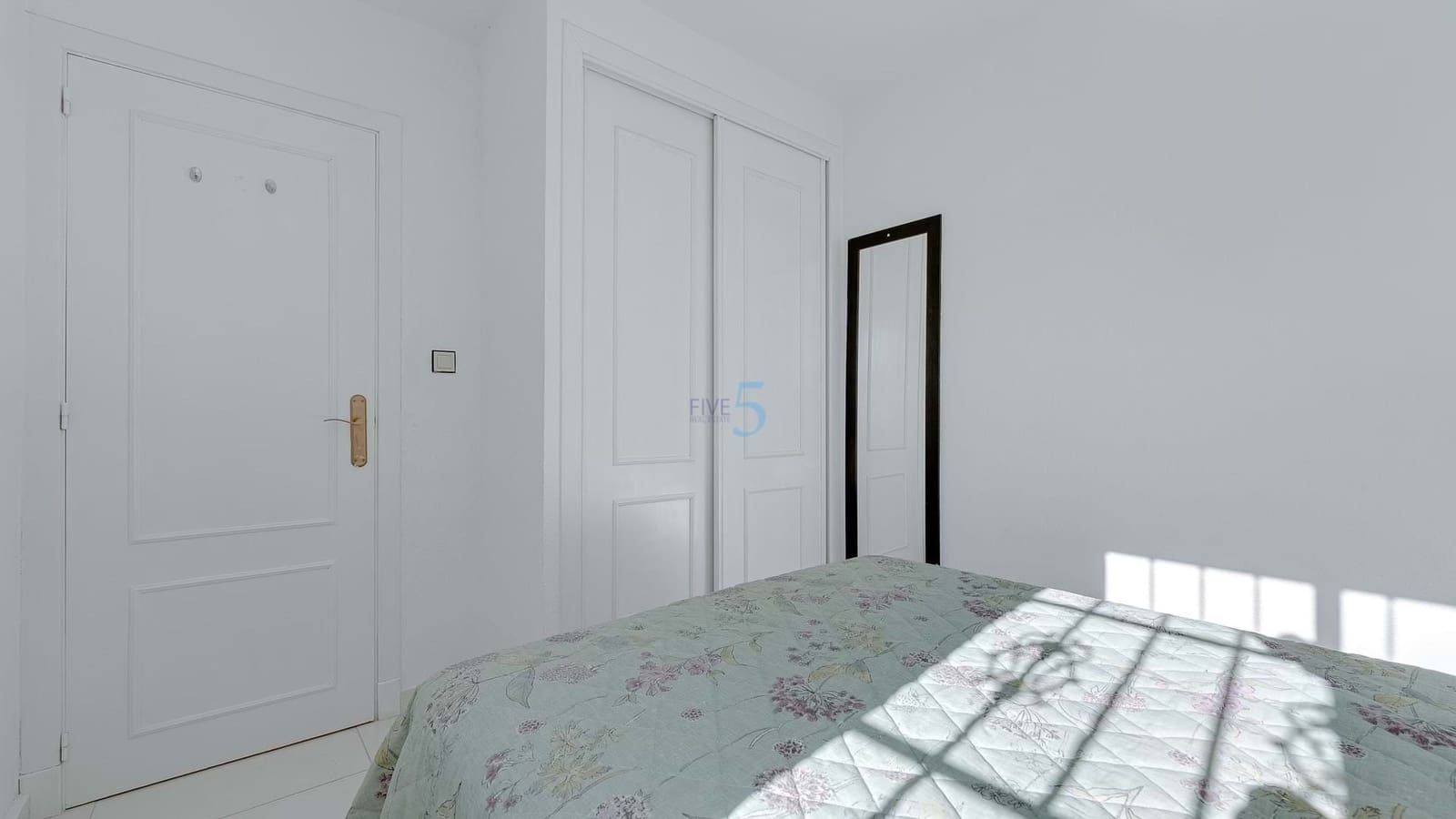 Apartamento de 2 habitaciones en Torrevieja en venta con piscina - 139.000 € (Ref: 9312172)