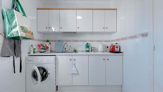 Apartamento de 2 habitaciones en Torrevieja en venta con piscina - 139.000 € (Ref: 9312172)