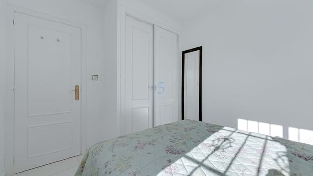 Apartamento de 2 habitaciones en Torrevieja en venta con piscina - 139.000 € (Ref: 9312172)