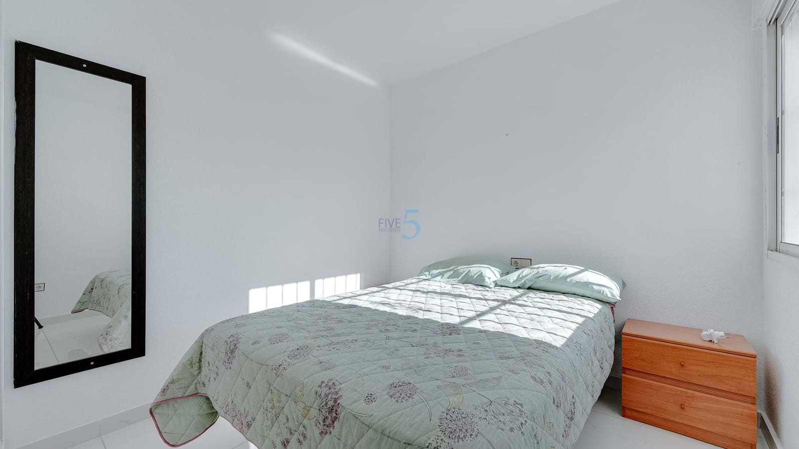 Apartamento de 2 habitaciones en Torrevieja en venta con piscina - 139.000 € (Ref: 9312172)