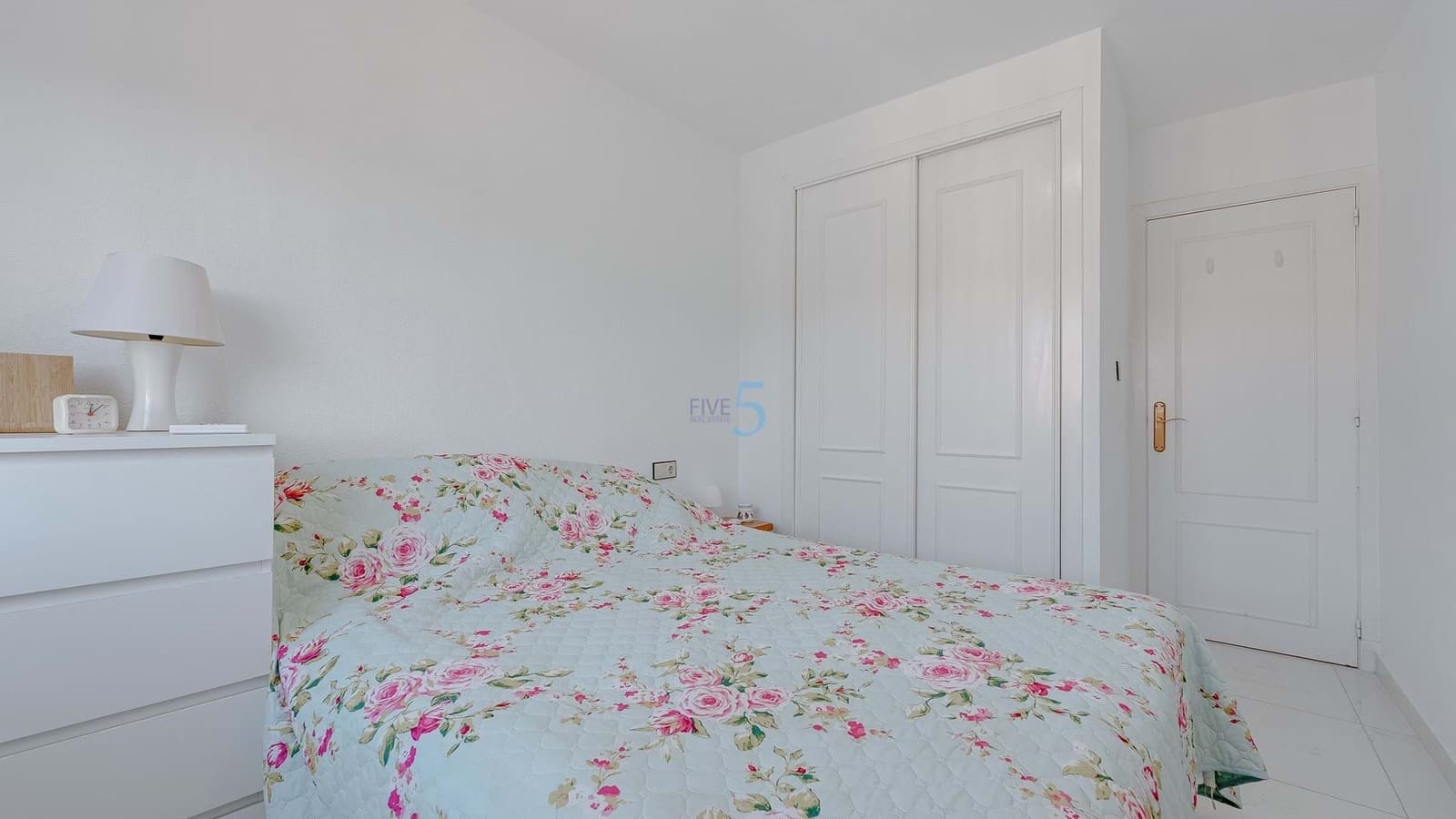 Apartamento de 2 habitaciones en Torrevieja en venta con piscina - 139.000 € (Ref: 9312172)