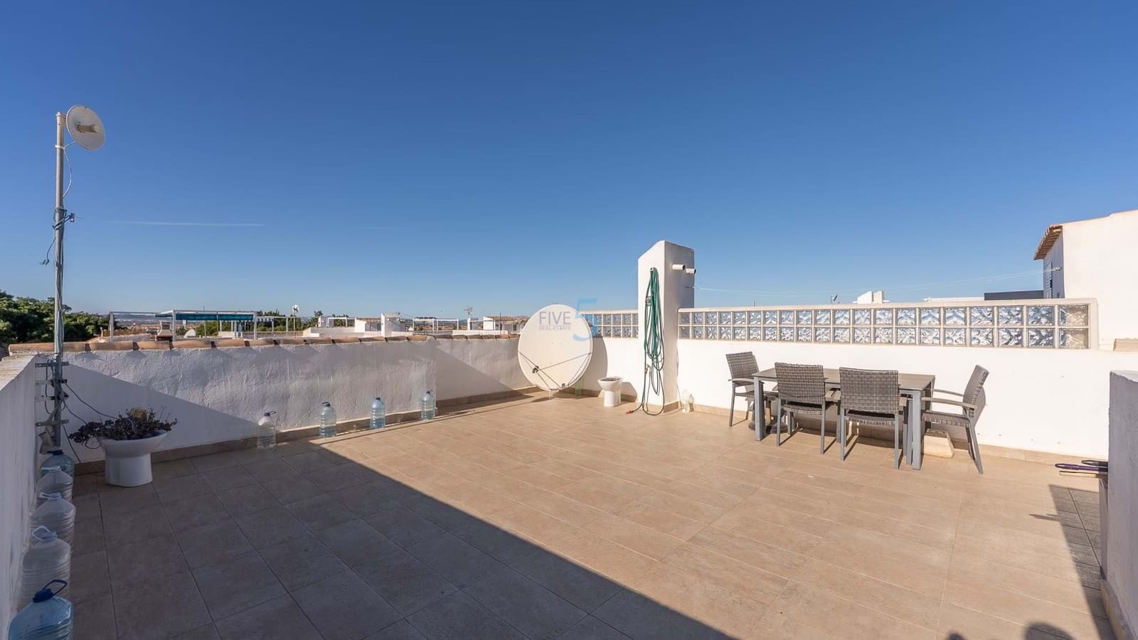 Apartamento de 2 habitaciones en Torrevieja en venta con piscina - 139.000 € (Ref: 9312172)