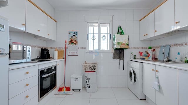 Apartamento de 2 habitaciones en Torrevieja en venta con piscina - 139.000 € (Ref: 9312172)