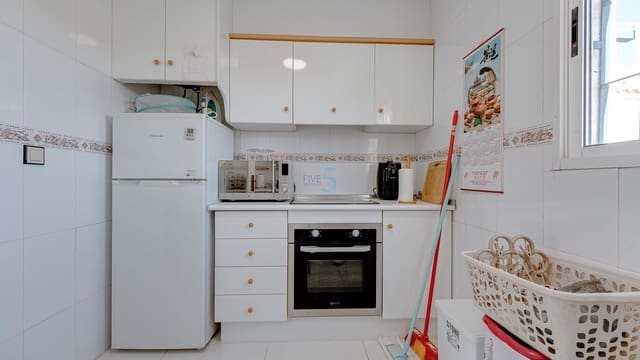 Apartamento de 2 habitaciones en Torrevieja en venta con piscina - 139.000 € (Ref: 9312172)