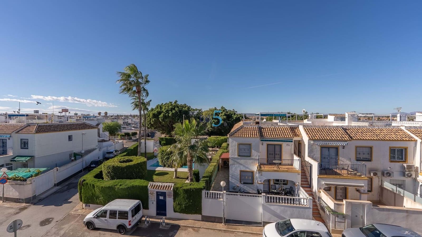 Apartamento de 2 habitaciones en Torrevieja en venta con piscina - 139.000 € (Ref: 9312172)