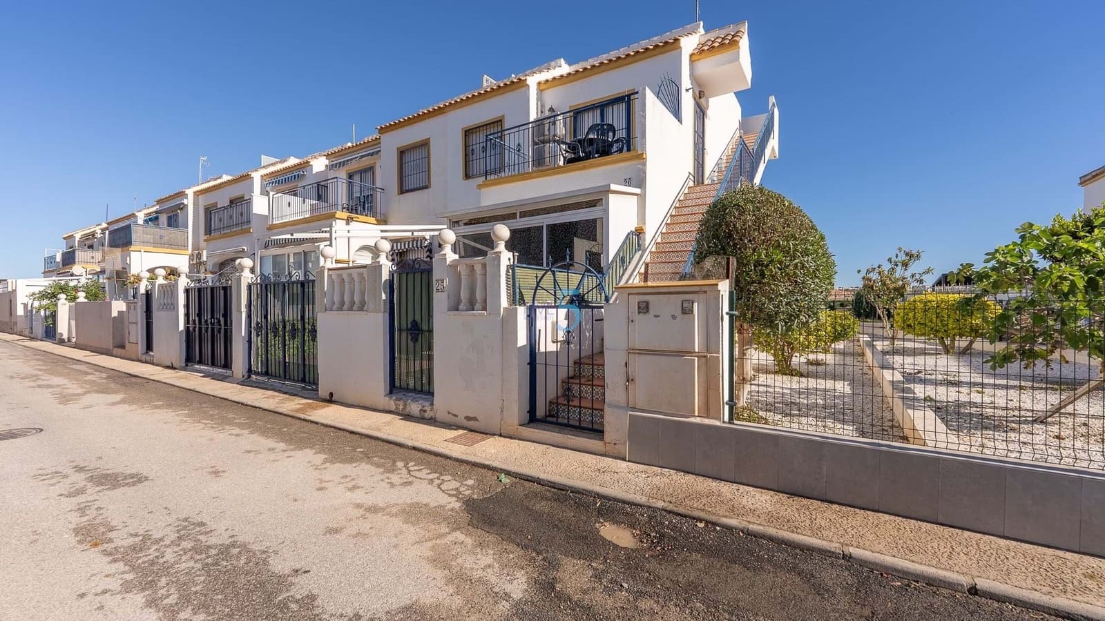Apartamento de 2 habitaciones en Torrevieja en venta con piscina - 139.000 € (Ref: 9312172)