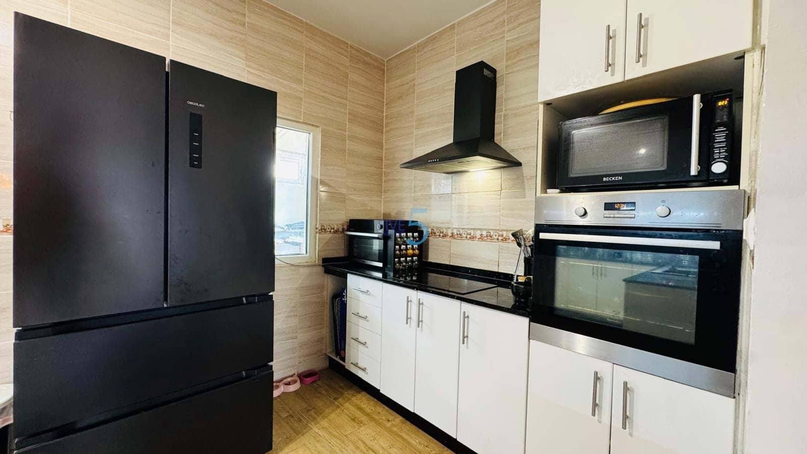 Casa de 3 habitaciones en Villamartin en venta con piscina - 255.000 € (Ref: 9319905)