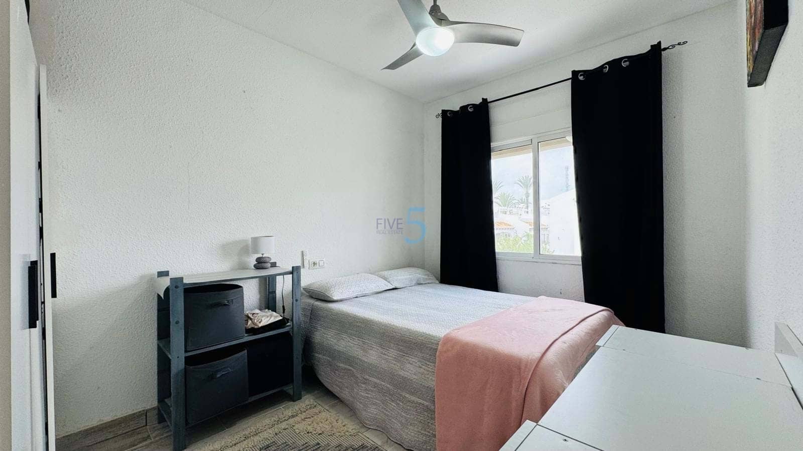 Casa de 3 habitaciones en Villamartin en venta con piscina - 255.000 € (Ref: 9319905)