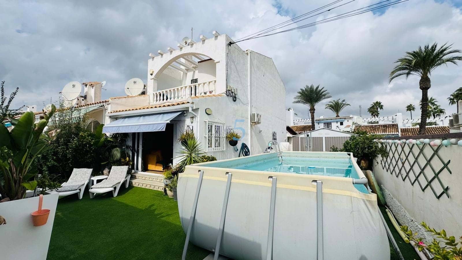 Casa de 3 habitaciones en Villamartin en venta con piscina - 255.000 € (Ref: 9319905)