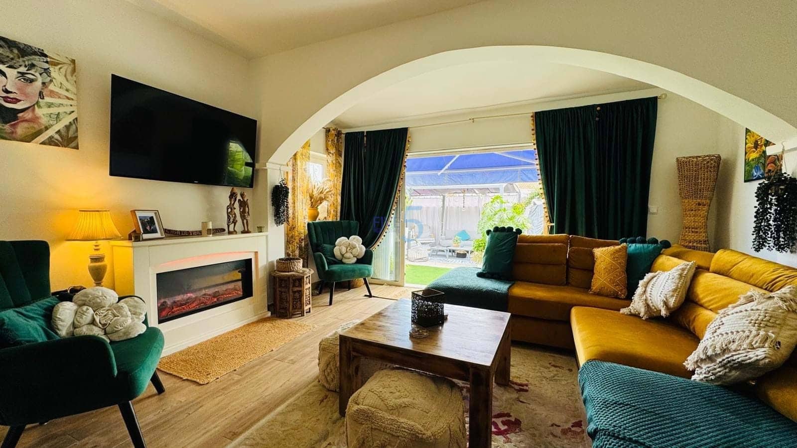 Casa de 3 habitaciones en Villamartin en venta con piscina - 255.000 € (Ref: 9319905)