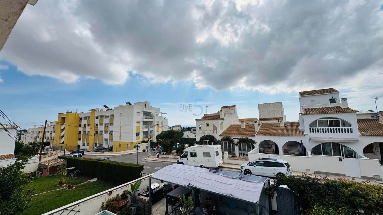 Casa de 3 habitaciones en Villamartin en venta con piscina - 255.000 € (Ref: 9319905)