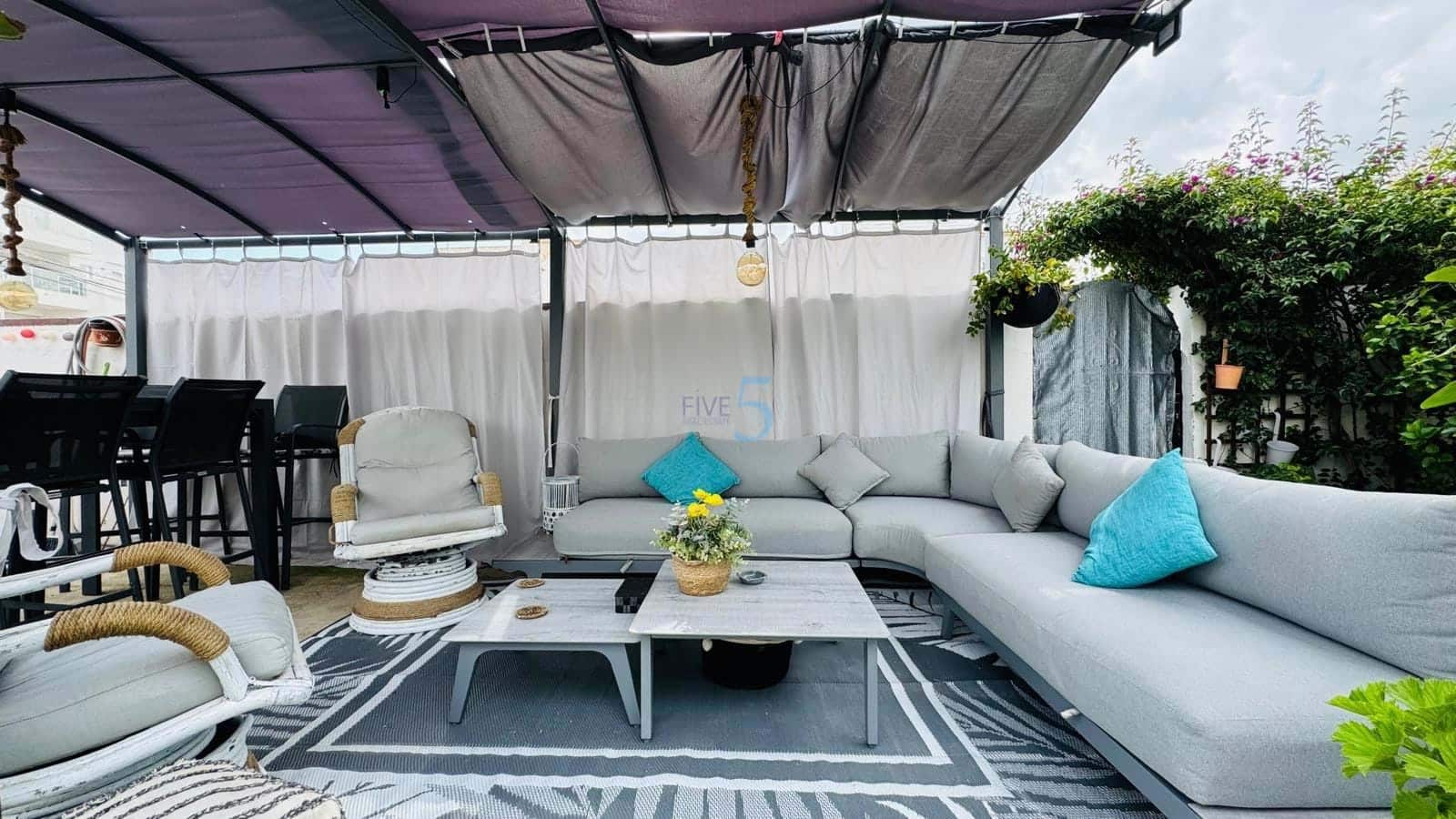 Casa de 3 habitaciones en Villamartin en venta con piscina - 255.000 € (Ref: 9319905)