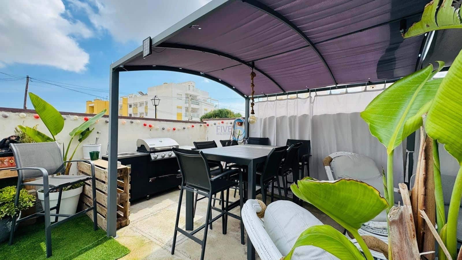 Casa de 3 habitaciones en Villamartin en venta con piscina - 255.000 € (Ref: 9319905)